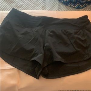 black lululemon shorts